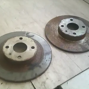 MAZDA 323F 98-04 Hátsó pár féktárcsa 2.0d bontott alkatrész Biztonságos fizetés