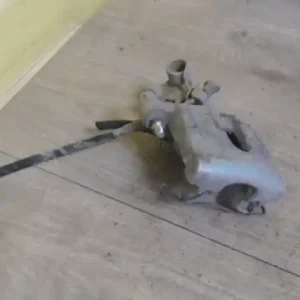 MAZDA 5 2005.06.01-2008.01.31 Bal hátsó féknyereg munkahengerrel 2.0 d bontott alkatrész Exkluzív ajánlat