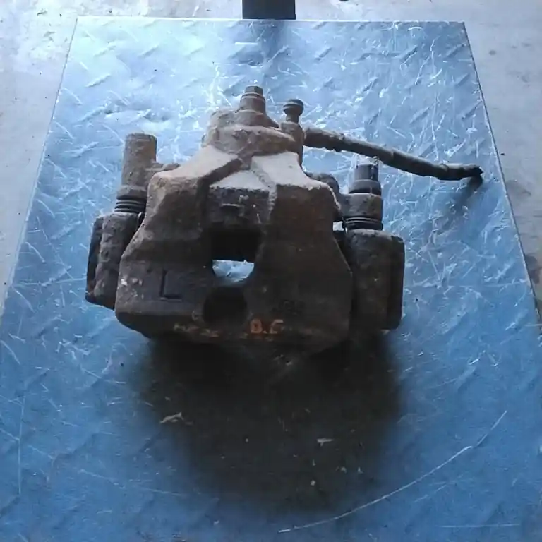 MAZDA 6 02-05 Bal első féknyereg munkahengerrel 1.8 b bontott alkatrész Biztonságos fizetés