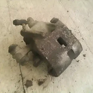 Szezonális akció MAZDA 626 -87 Jobb első féknyereg munkahengerrel 1.6i bontott alkatrész