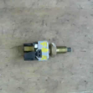 Végkiárusítás MAZDA 626 00.08-02.12 Féklámpa pedál kapcsoló bontott alkatrész