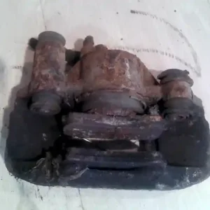 Gyors kiszállítás MAZDA DEMIO 98.08-00.05 Bal első féknyereg munkahengerrel 1.3ibontott alkatrész