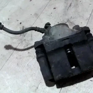 MAZDA DEMIO 98.08-00.05 Jobb első féknyereg munkahengerrel bontott alkatrész Legkelendőbb