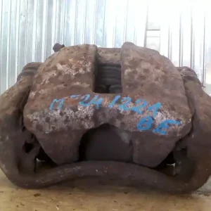 Kiárusítás MERCEDES C (W203) 2000.06.01-2006.12.31 Bal első féknyereg munkahengerrel bontott alkatrész