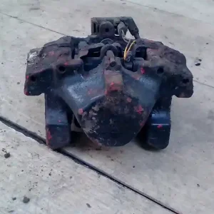 MERCEDES C (W203) 2000.06.01-2006.12.31 Bal hátsó féknyereg munkahengerrel 4 ajtós 2,7d bontott alkatrész Vásárlói kedvenc