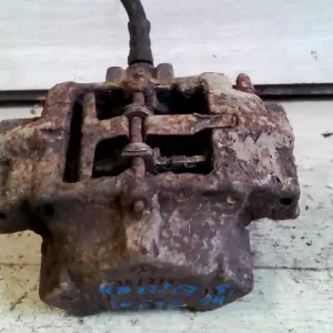 MERCEDES E W210 95.06-99.06 Jobb hátsó féknyereg munkahengerrel nem hűtött tárcsához bontott alkatrész Ne maradj le