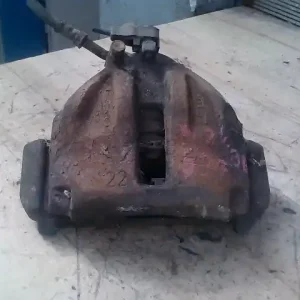 Szezonális akció MERCEDES SPRINTER 00-06 Bal első féknyereg munkahengerrel 2,1d bontott alkatrész