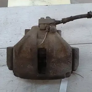 MERCEDES VITO 96- Bal első féknyereg munkahengerrel bontott alkatrész Vedd meg most