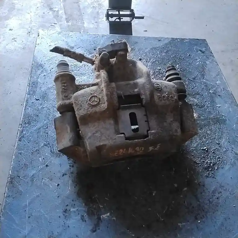 MERCEDES VITO 96- Jobb első féknyereg munkahengerrel 2.3 d bontott alkatrész Akció