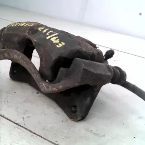 MITSUBISHI CARISMA 95.05-99.07 Bal első féknyereg munkahengerrel bontott alkatrész Bestseller