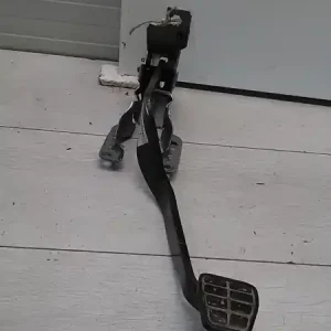 MITSUBISHI COLT 04.04-08.09 Fékpedál bontott alkatrész Árcsökkenés