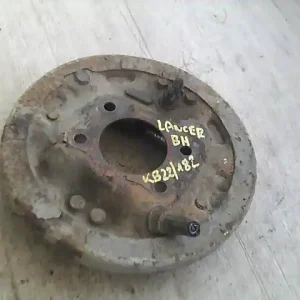 Korlátozott ajánlat MITSUBISHI LANCER 96-98 Bal hátsó fék alaplap1.3i bontott alkatrész