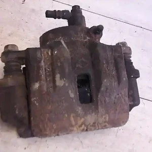 Kedvezmény NISSAN CABSTAR Jobb első féknyereg munkahengerrel bontott alkatrész