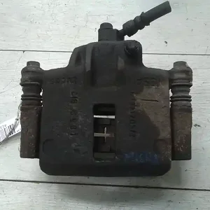 Nézd meg most NISSAN MICRA K11 00.08-02.12 Bal első féknyereg munkahengerrel bontott alkatrész