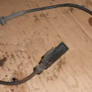 Árengedmény NISSAN MICRA K12 2002-2010 Első abs jeladóbontott alkatrész