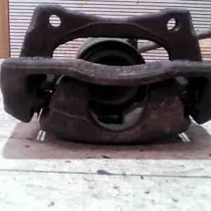 NISSAN MICRA K12 2002-2010 Jobb első féknyereg munkahengerrel bontott alkatrész Kiárusítás