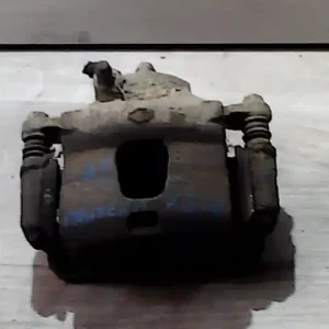 Szezonális akció NISSAN PRIMERA P10 90.10-96.10 Jobb első féknyereg munkahengerrel bontott alkatrész